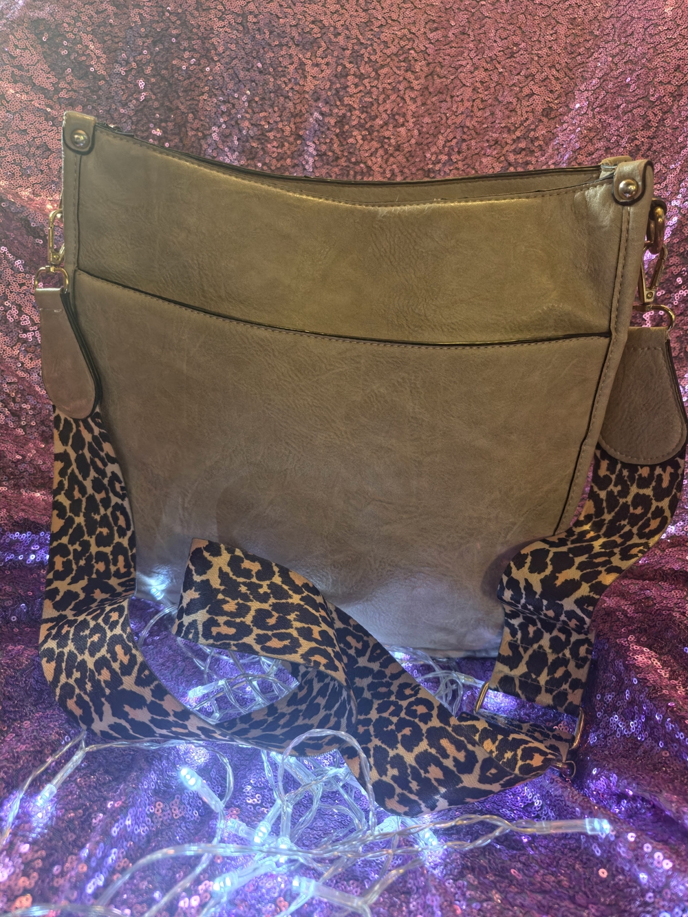 JEN & CO Vegan Leather crossbody Bag w cheetah Print strap